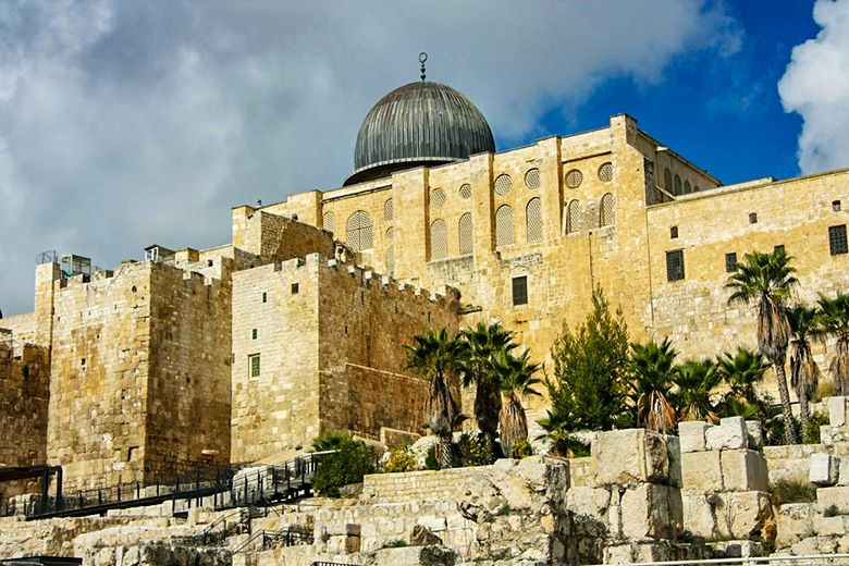 Masjidil Aqsa, Arah Kiblat Pertama Umat Islam
