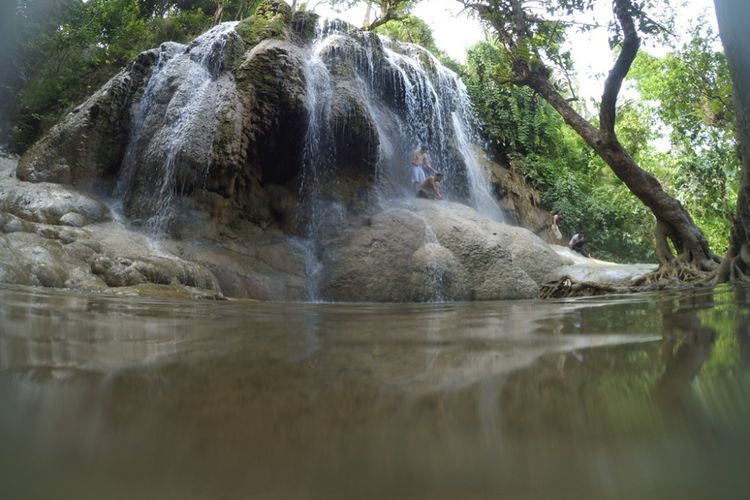 Air Terjun di Kawasan Wisata Pantai Pelang, Trenggalek