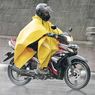 Mitos atau Fakta, Jas Hujan Model Ponco Bikin Celaka?
