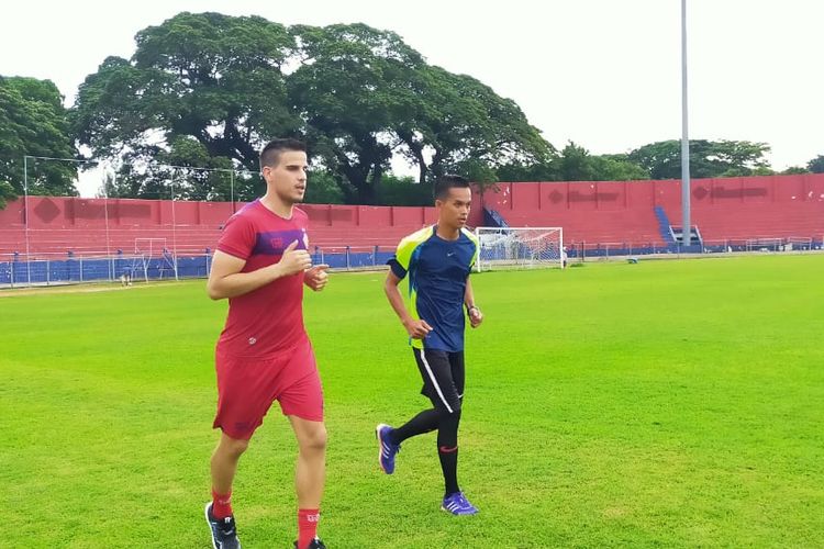 Pemain asia Persik Kediri untuk musim 2020, Ante Bakmaz latihan perdana di Stadion Brawijaya Kediri, Jawa Timur, Kamis (06/02/2020) sore.