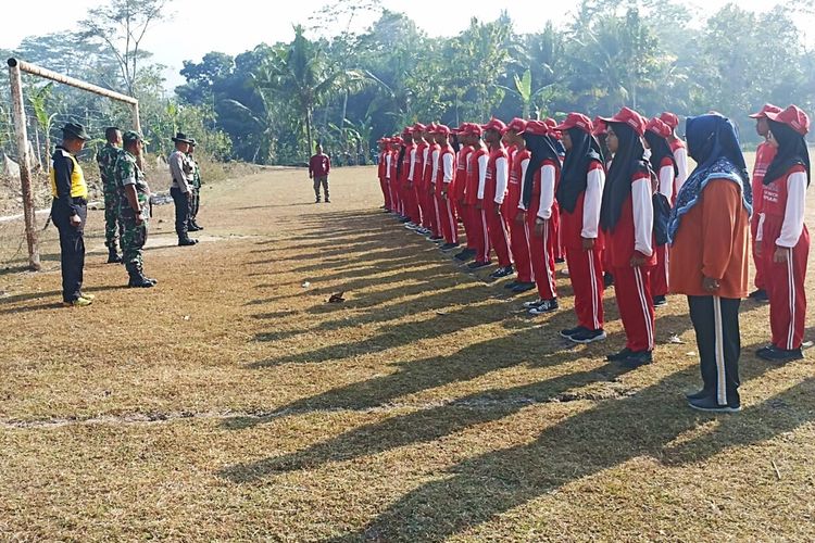 Suasana latihan paskibra di Kapanewon Gedangsari, Gunungkidul.