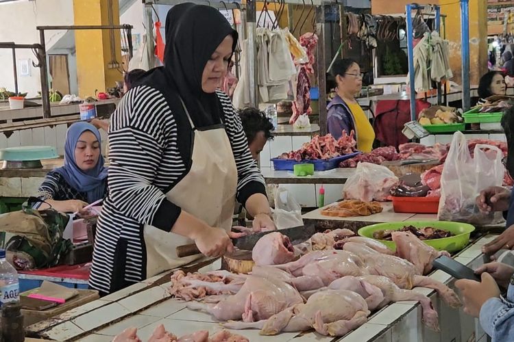 MBG Libur, Harga Ayam Potong di Madiun Anjlok Hingga Rp 30.000 Per Kg, Daya Beli Tak Naik