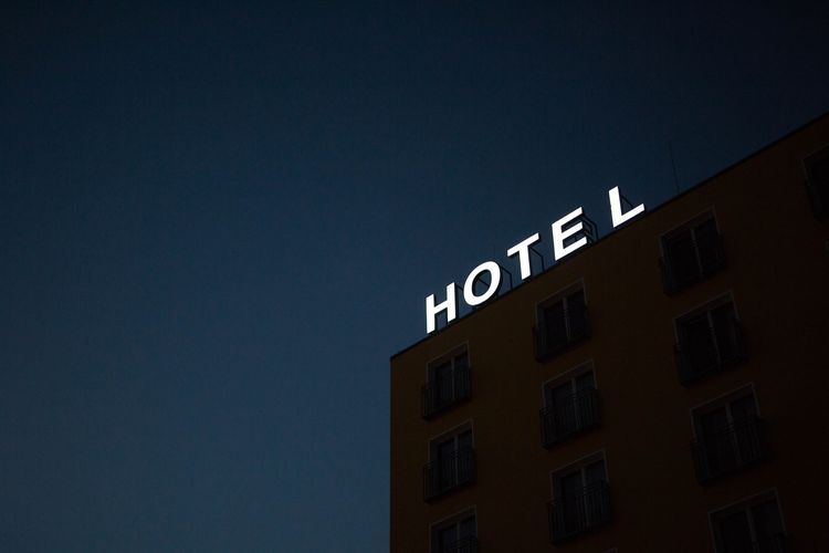 Ilustrasi hotel.(Unsplash/Marten Bjork)