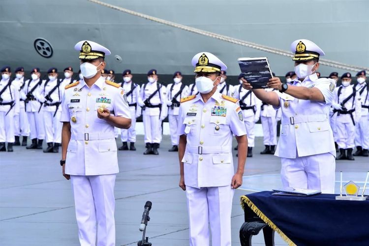 Wakil Kepala Staf Angkatan Laut (Wakasal) Laksamana Madya Ahmadi Heri Purwono memimpin serah terima jabatan (sertijab) di Kolinlamil, Tanjung Priok, Jakarta Utara, Senin (11/7/2022).