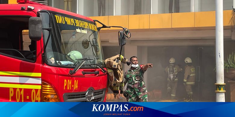Toko Pakaian di Pecenongan Terbakar, Pegawai Berhamburan ke Luar Gedung – Megapolitan Kompas.com