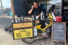 Unik, Pemuda di Bandung Buat Kopi Bekjul, Kafe di Atas Motor Bebek 70 