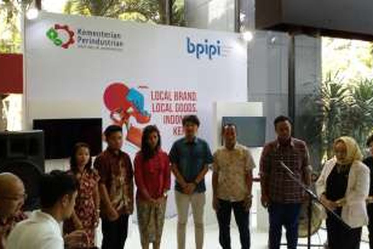 Pameran Sepatu dan Kulit oleh Alumni dan Mitra BPIPI, di Plasa Pameran Industri, Kementerian Perindustrian  Jakarta, Selasa (26/7/2016).