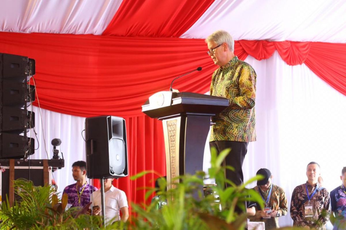 Perwakilan Organisasi Pangan dan Pertanian (FAO) PBB di Indonesia, Stephen Rudgard pada pembukaan puncak Peringatan HPS di Desa Jejangkit, Kecamatan Jejangkit, Kabupaten Barito Kuala, Kalimantan Selatan, Kamis (18/10/2018). 