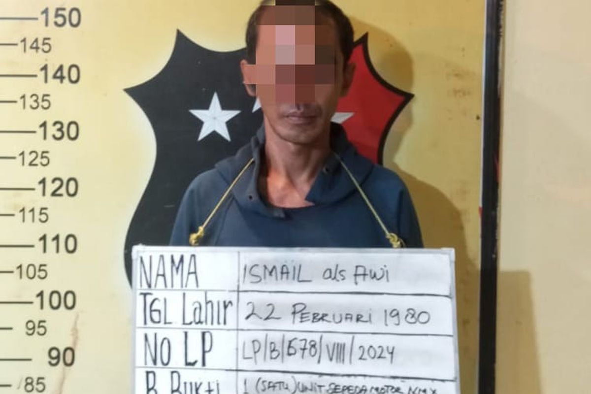Ismail (44) ditangkap polisi karena mencuri sepeda motor warga yang diserang begal di Jalan Kapten Sumarsono, Kecamatan Labuhan Deli, Kabupaten Deli Serdang, Sumatera Utara pada Kamis (1/8/2024).