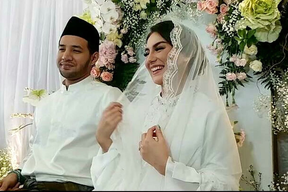 Ammar Zoni dan Irish Bella menggelar acara pengajian jelang pernikahan mereka di kawasan Cinere, Depok, Kamis (25/4/2019). 