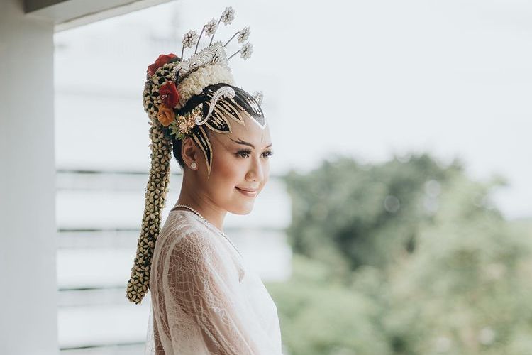 Erina Gudono mengenakan riasan paes ageng Yogyakarta.
