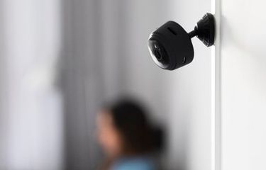 Pasang CCTV di Kamar Anak, Baik atau Buruk?