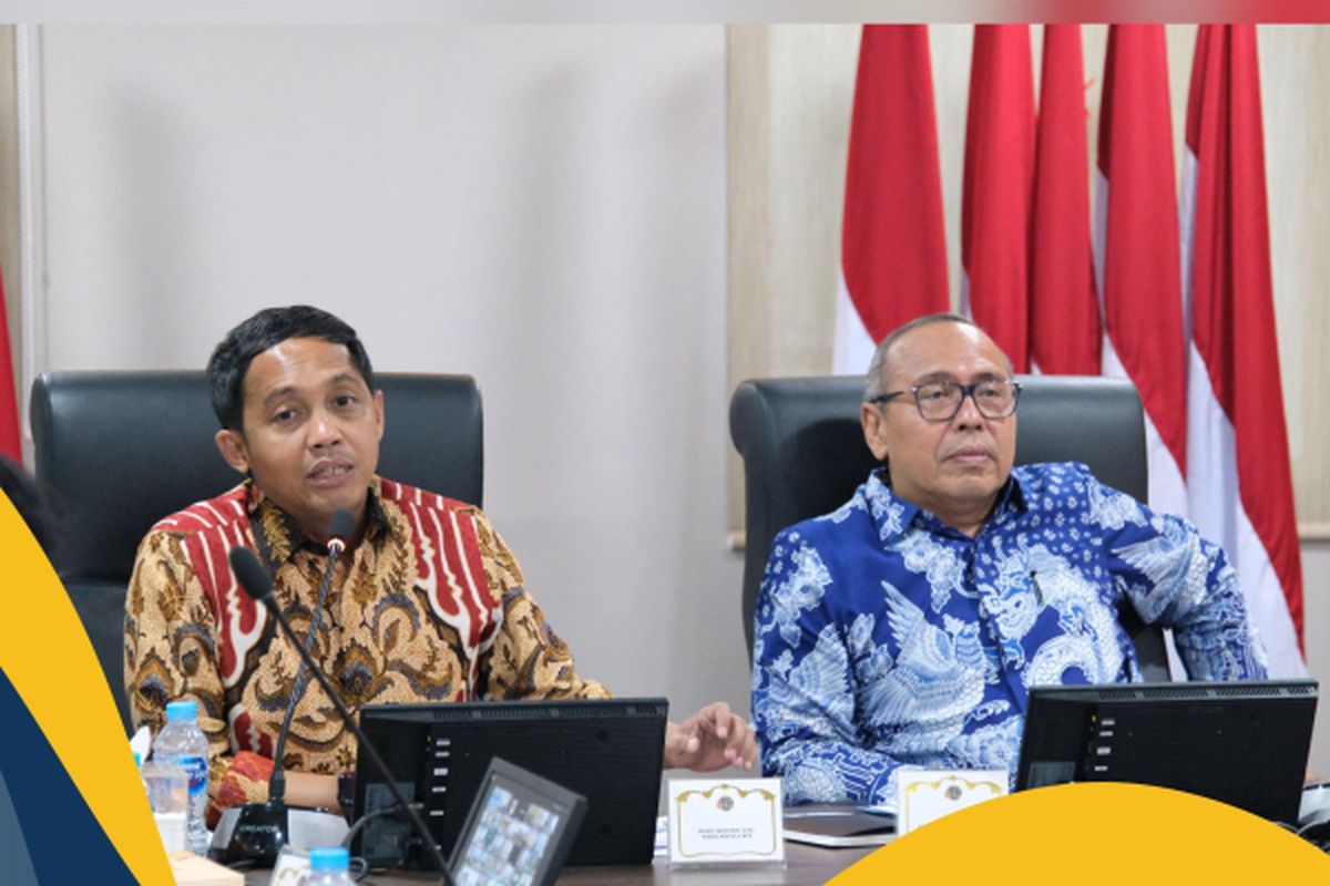 Wakil Menteri Agraria dan Tata Ruang/Wakil Kepala Badan Pertanahan Nasional (Wamen ATR/Waka BPN), Raja Juli Antoni memimpin Rapat Monitoring Program Strategis Tahun Anggaran 2024 dan Evaluasi Kinerja Kementerian ATR/BPN pada Rabu (21/08/2024).