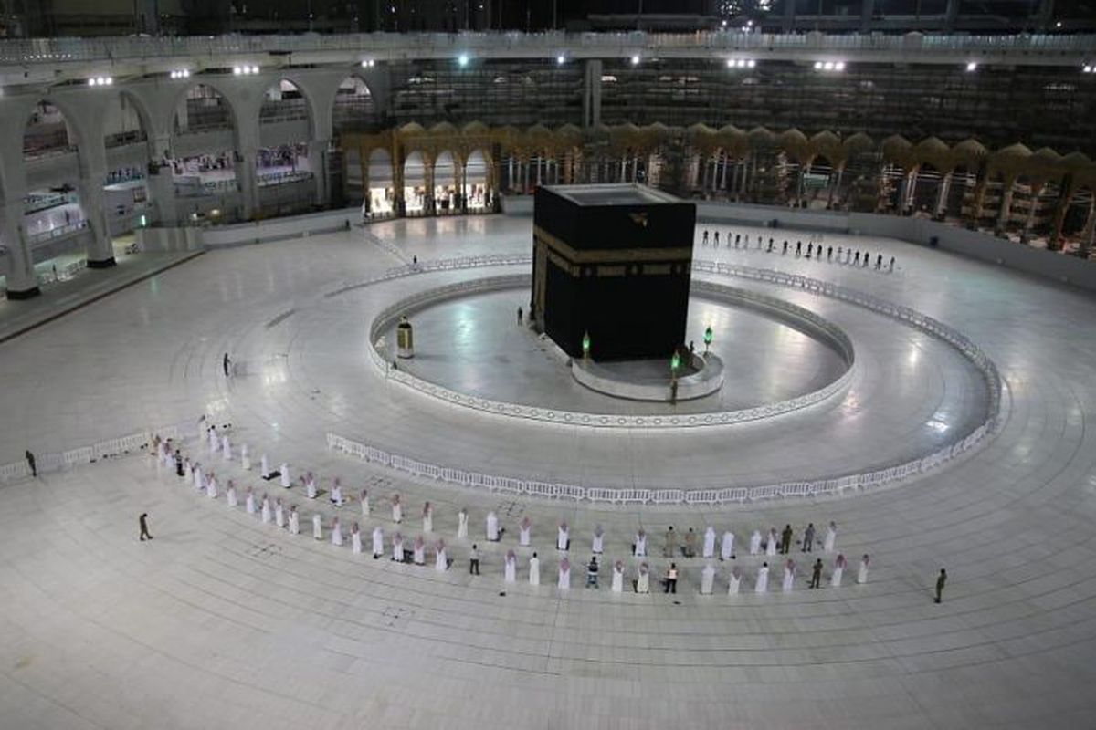 Ilustrasi masjidil haram dan biaya umroh 2021