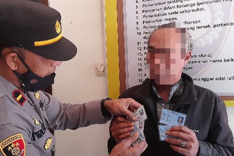 Seorang pria berinisial AS (55) ditangkap polisi karena diduga melakukan Pungli di Aceh Tengah, Rabu (13/10/2021). 