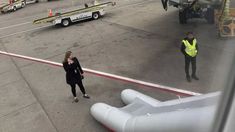 Pramugari Salah Buka Pintu Darurat Sebelum Terbang, Maskapai Rugi Rp 1,6 M