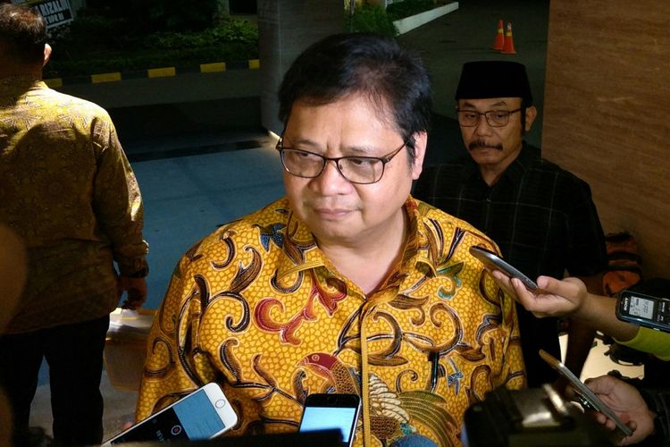 Ketua Umum Partai Golkar, Airlangga Hartarto ketika ditemui  Kantor DPP Partai Golkar, Jakarta, Selasa (27/3/2018).
