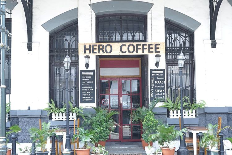 Hero Coffee merupaka Cafe yang berada Semarang yang bernuansa Vintage 