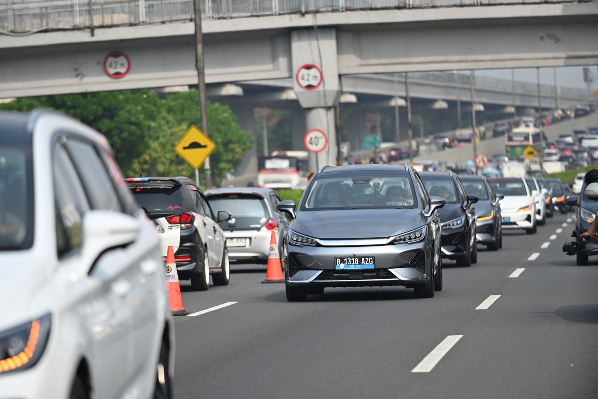 Bahas Fitur Canggih MPV Listrik BYD M6