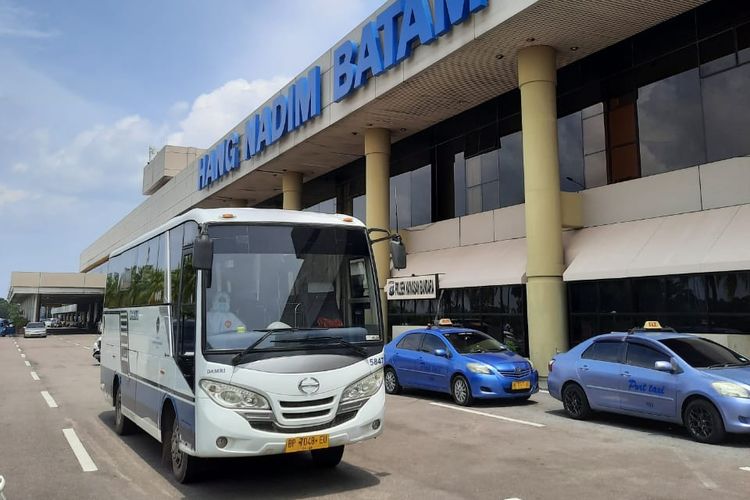 Kesiapan Damri mengangkut penumpang setelah gerbang internasional dibuka di Bandara hang Tuah Batam