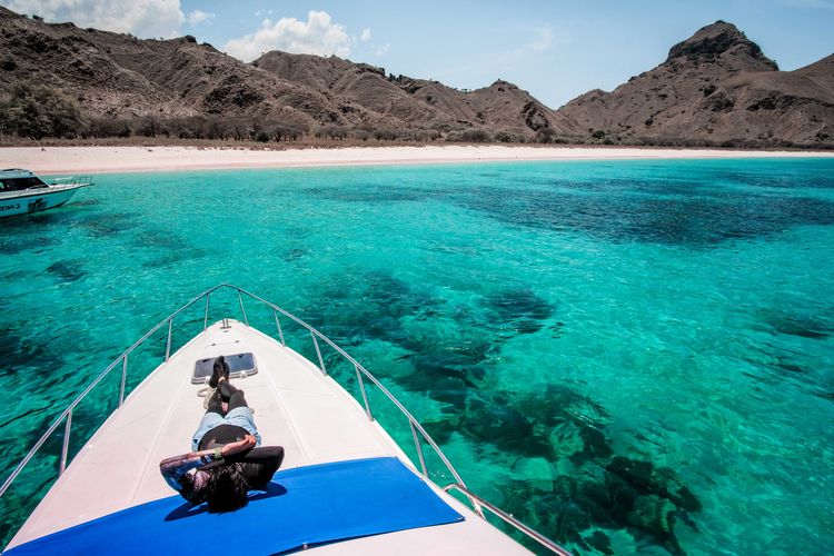 Ilustrasi Pantai Long Beach di Labuan Bajo, Nusa Tenggara Timur (NTT).