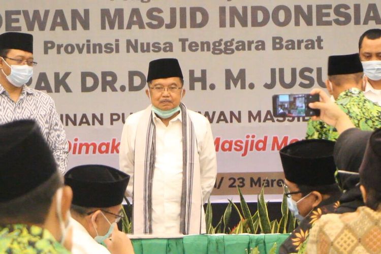 Jusuf Kalla, Ketua Dewan Masjid Indonesia (DMI) yang juga mantan Wapres RI priode 2014-2019 di dampingi Gubernur NTB, Zulkieflimansyah membuka acara Pelantikan Rakernas DMI NTB di Hotel Grand Legi Mataram, Selasa (23/3/2021)