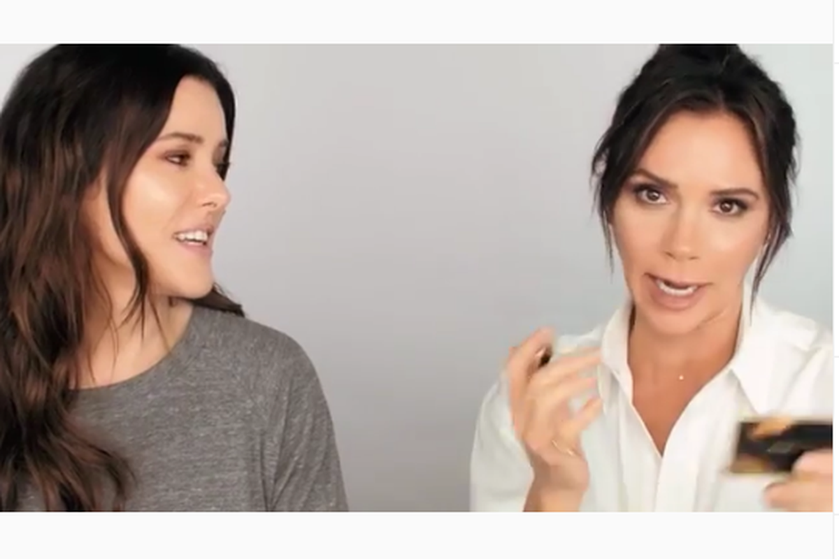 Victoria Beckham (kanan) dalam salah satu bagian video tutorialnya di akun Instagramnya. 