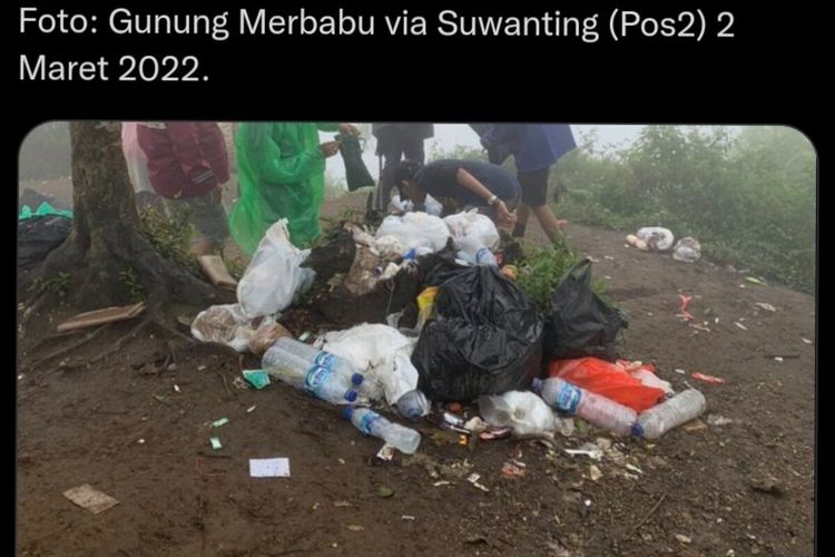 Tangkapan layar tumpukan sampah di jalur pendakian Gunung Merbabu via Suwanting yang viral di media sosial.