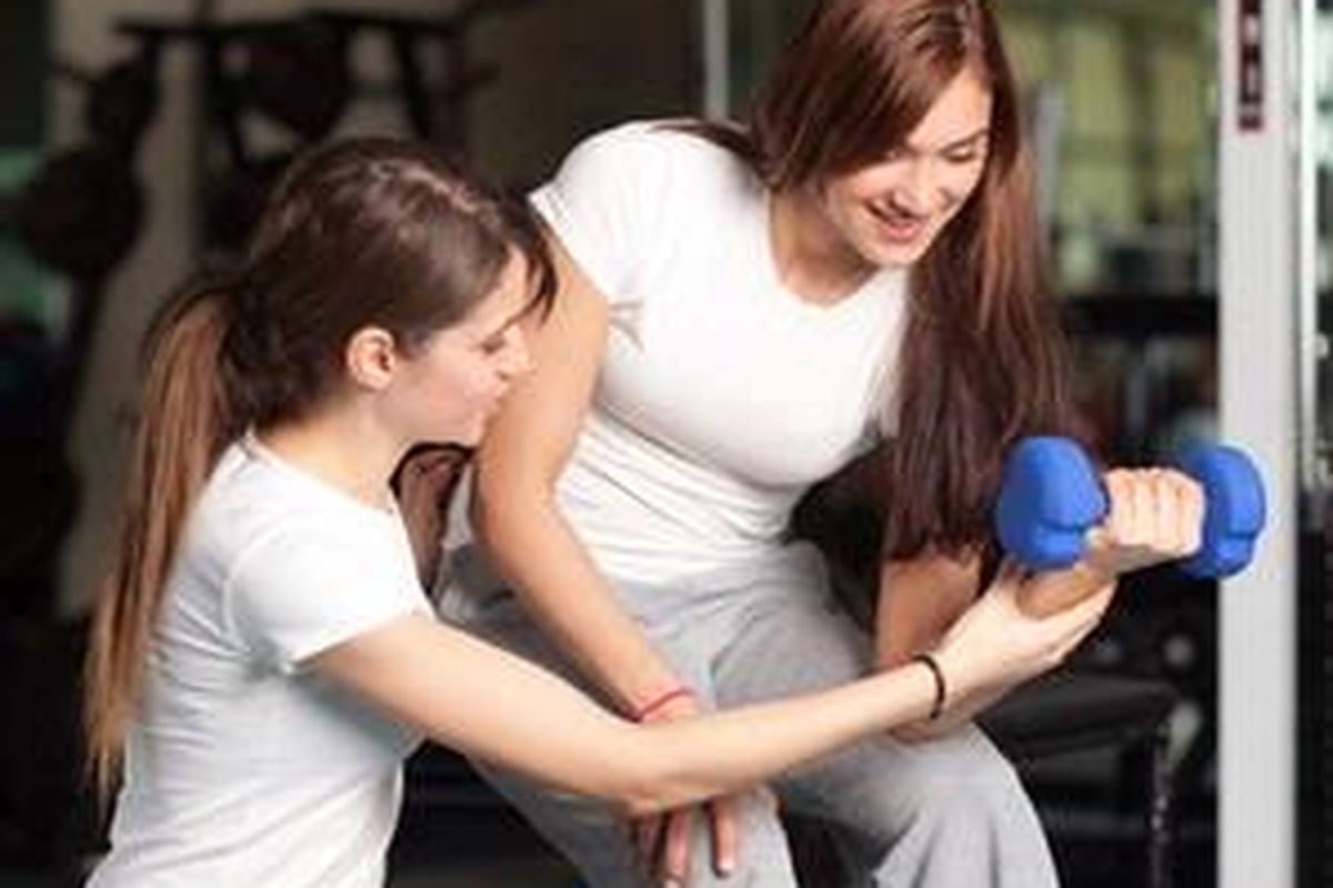 Untuk memelajari cara melakukan dan manfaat dari latihan beban, mintalah saran dari pelatih di pusat kebugaran.