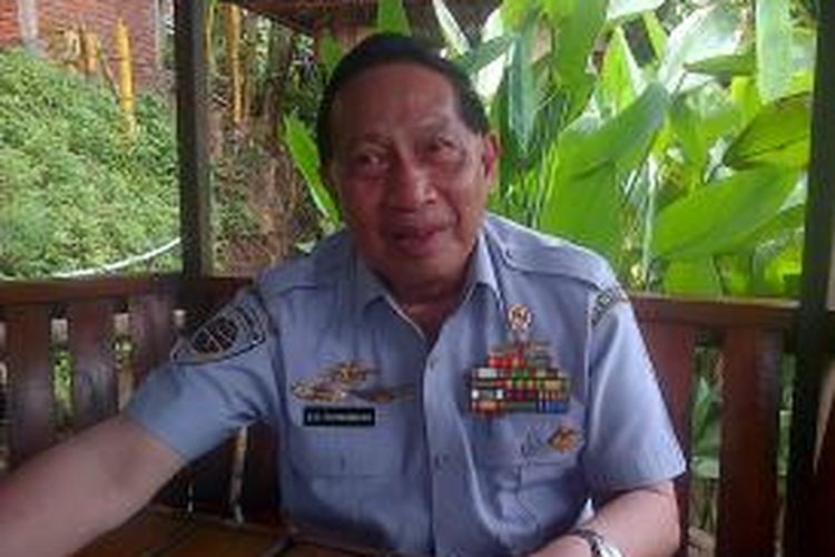 Menteri Perhubungan RI EE. Mangindaanmemantau kesiapan jalan raya di jalur tengah Jawa Barat yang selalu menjadi langganan arus mudik tiap tahunnya pada Jumat (26/7/2013) siang.