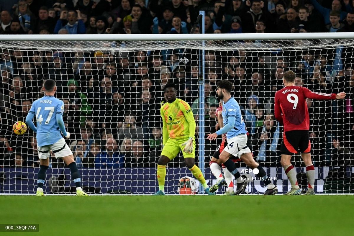 Bek Man City Josko Gvardiol mencetak gol pertama tim pada pertandingan Liga Inggris antara Man City vs Man United di Stadion Etihad di Manchester, Inggris barat laut, pada tanggal Minggu 15 Desember 2024.