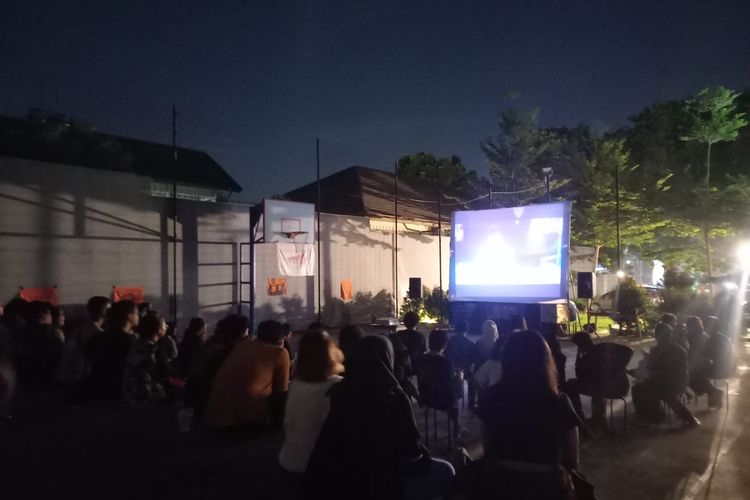 Suasana nonton bareng film dokumenter Nasida Ria: Sun Stage yang diadakan oeh Komunitas Sudahkah Anda Menonton