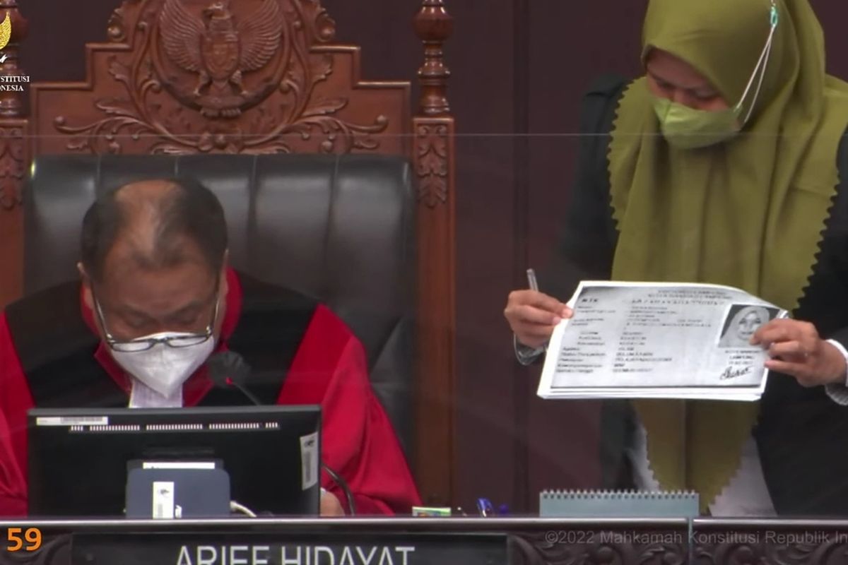 Bidik layar persidangan permohonan judicial review UU IKN yang diajukan mahasiswa Fakultas Hukum Unila, Rabu (12/7/2022).