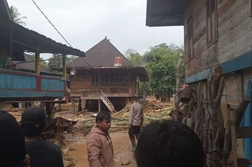 Banjir Lahat, Misnawati Lihat Rumahnya Hanyut: Tidak Ada yang Bisa Diselamatkan