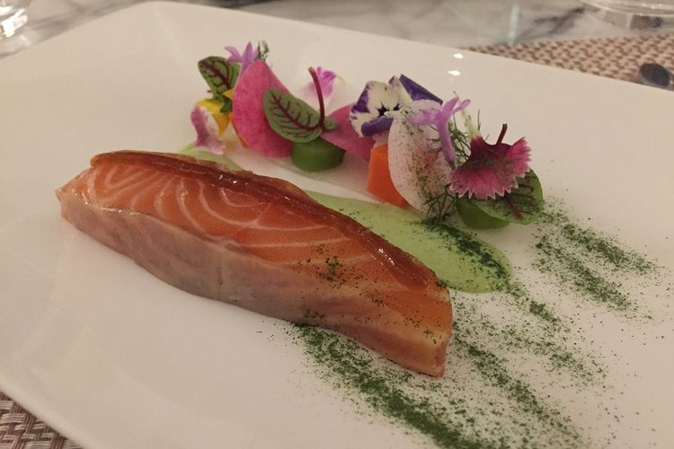 Tasmanian Salmon Adalah salah satu hidangan utama karya Chef Ketut Gunatika dari Kayuputi Restaurant, St. Regis Bali Resort, sebagai chef tamu acara Wine Dinner, dari The Hermitage Jakarta, pada 12 hingga 13 September 2019.