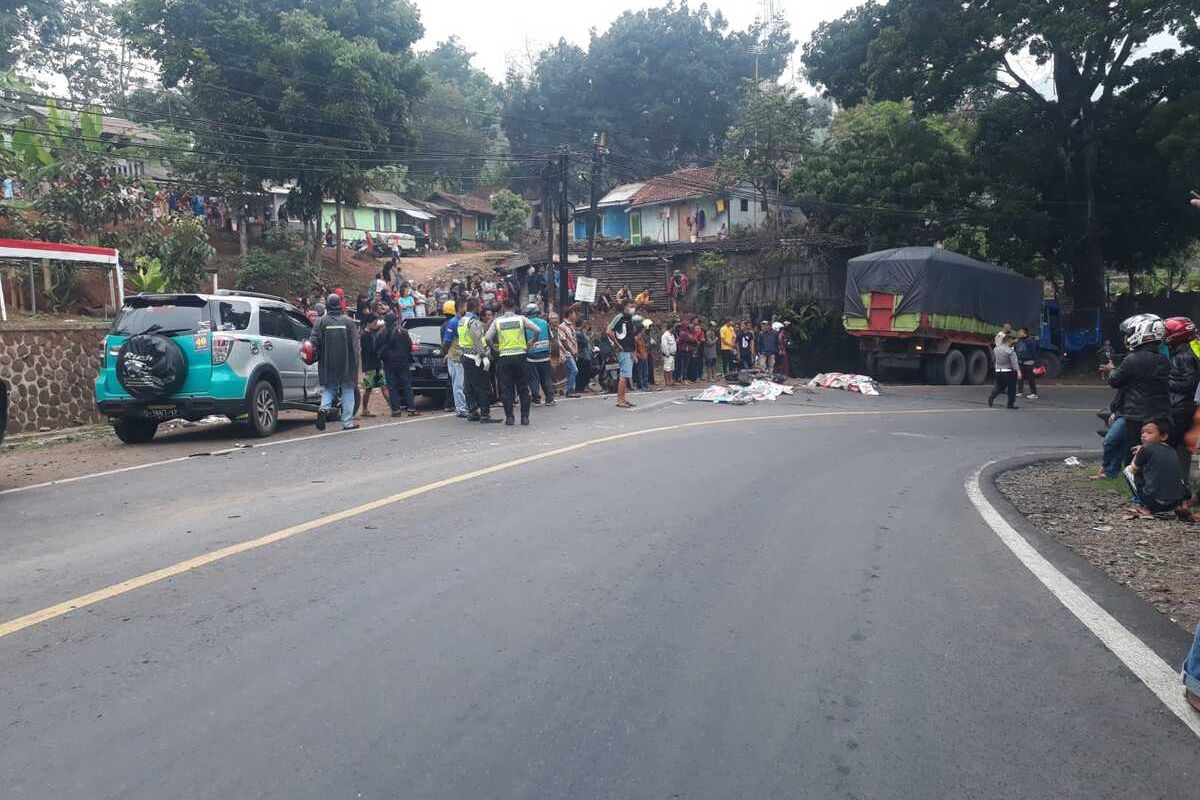 Kecelakaan maut di Tanjakan Sanur di Jalan Raya Bandung-Cirebon, Tanjungsari, Sumedang, Jabar, Minggu (7/11/2021) pukul 09.00 WIB.