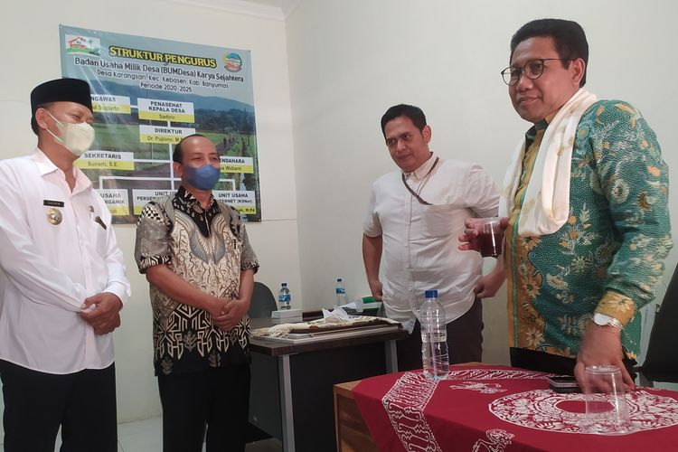 Menteri Desa PDTT Abdul Halim Iskandar mengunjungi Desa Karangsari, Kecamatan Kebasen, Kabupaten Banyumas, Jawa Tengah, Sabtu (27/8/2022).