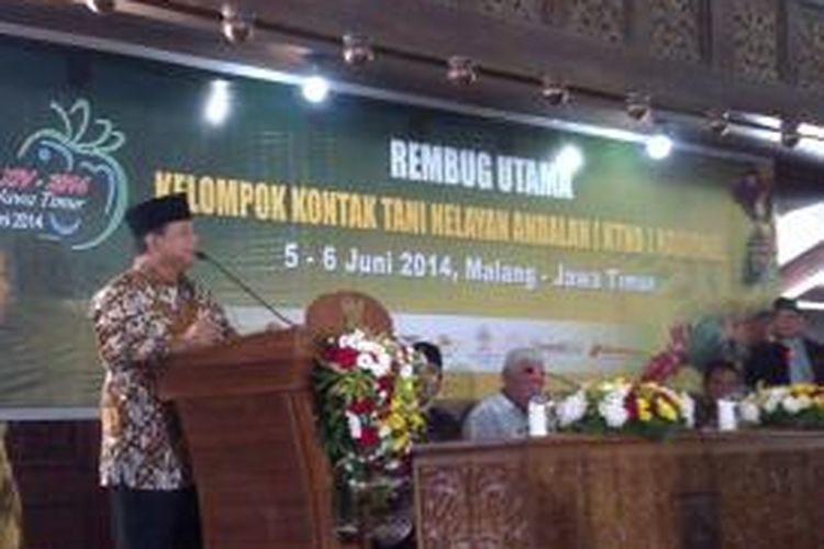 Prabowo Subianto, calon presiden RI nomor urut 1 saat pidato di acara Penas ke XIV 2014 di pendopo Kabupaten Malang, Jawa Timur,Jumat (6/6/2014).