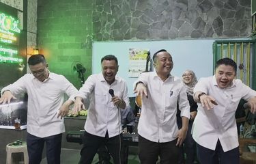 Uxlayotgan qizlarga josuslik qilayotganimiz video