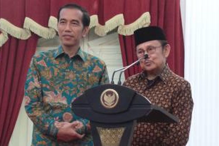 Presiden Joko Widodo dan Presiden ketiga RI BJ Habibie di Istana Merdeka, Kamis (29/1/2015).