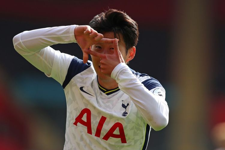 Penyerang Tottenham, Son Heung-min, merayakan gol ke gawang Southampton pada laga Liga Ingris di Stadion St Marys, Southampton, pada Minggu (20/9/2020).