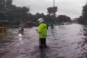 Banjir Genangi Sejumlah Ruas Jalan Jakarta Kamis Pagi, Lalu Lintas Tersendat