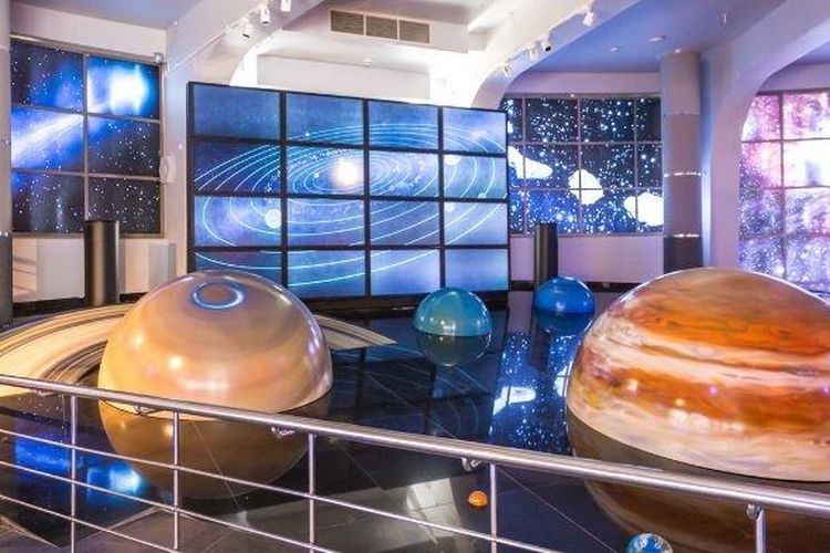 Ilustrasi Planetarium. Planetarium Jagat Raya Tenggarong kembali dibuka untuk umum. Opening Planetarium memberikan berita bahagia kepada masyarakat Kalimantan Timur. 