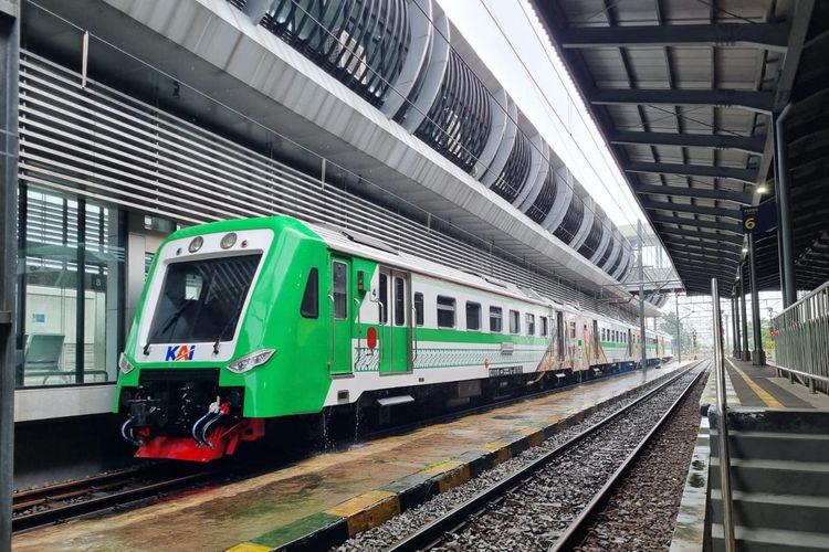 Kereta Api Bandara Adi Soemarmo (KA BIAS), layanan kereta api bandara yang beroperasi antara Stasiun Madiun dan Stasiun Bandara Adi Soemarmo. 