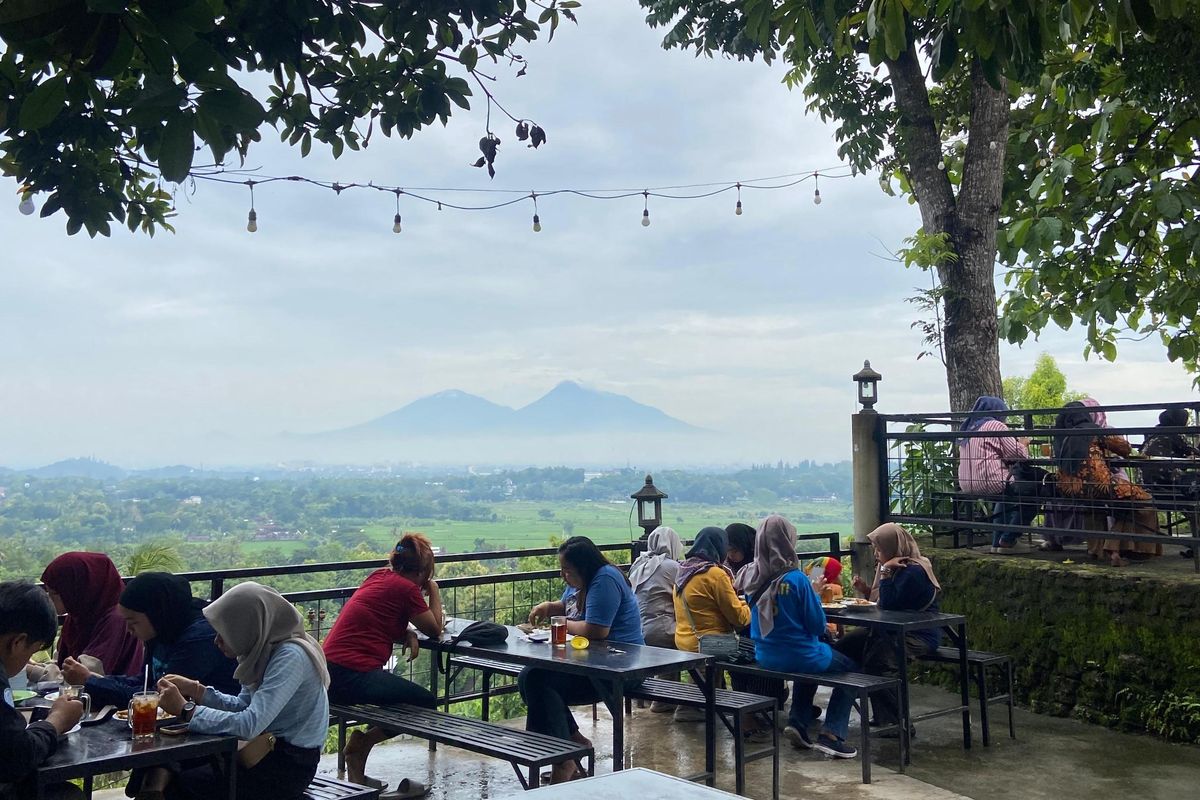 Angkringan View Angkringan Puncak Bibis, Pesona Kuliner Hidden Gem dengan View Alam di ...