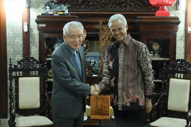 Duta Besar Korea Selatan untuk Indonesia, Lee Sang Deok mengunjungi rumah dinas Gubernur Jateng Ganjar Pranowo, Selasa (14/2/2023).