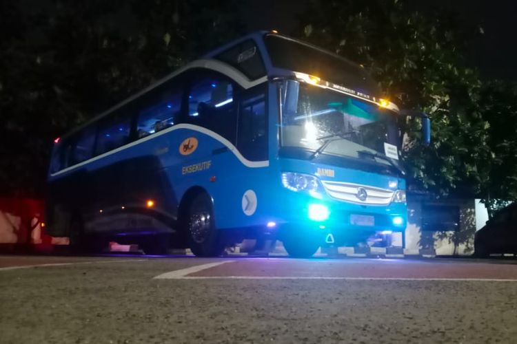 Bus AKAP DAMRI rute Jakarta-Semarang