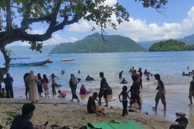 Foto : Pantai Karanggongso Trenggalek: Harga Tiket, Lokasi, Dan Jam Buka