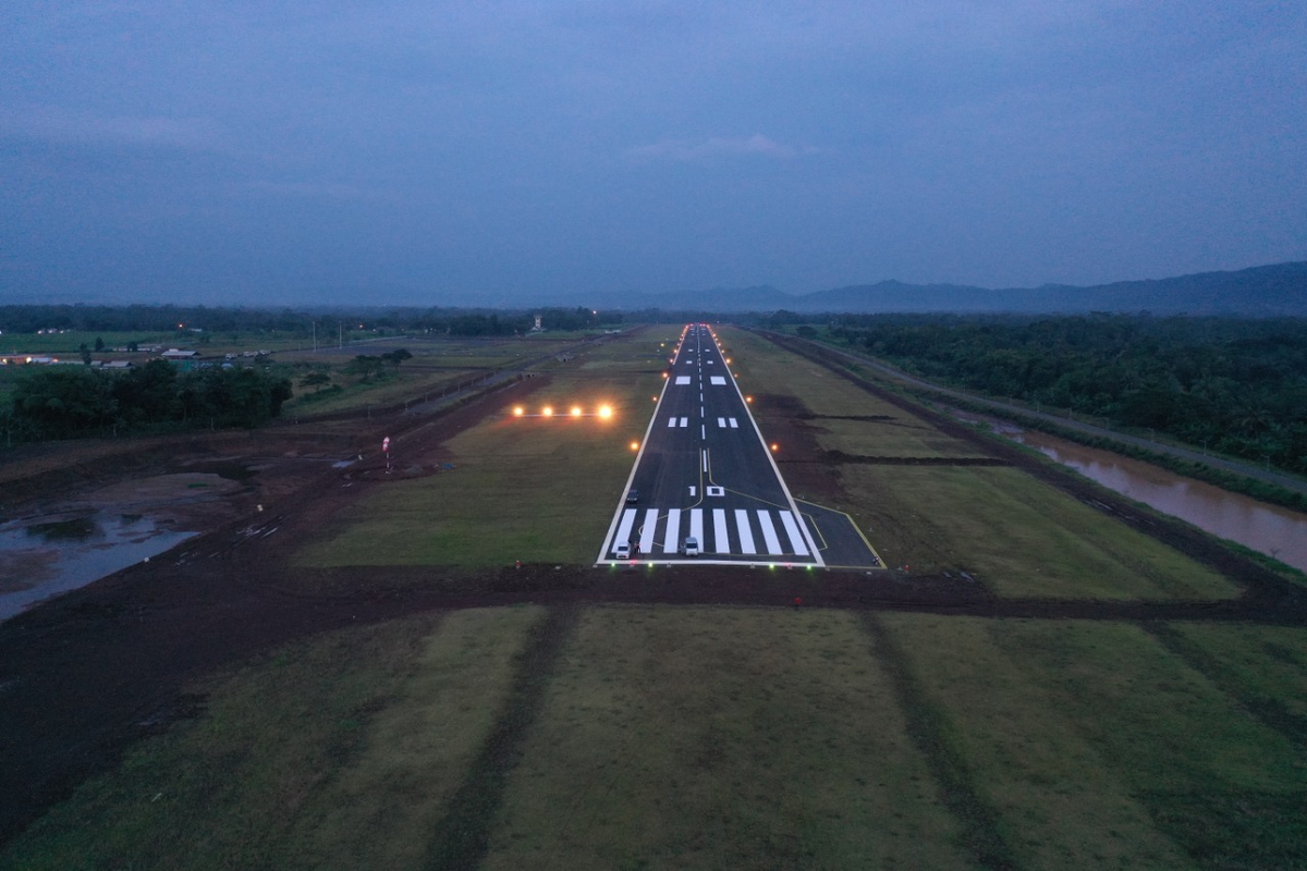 Runway Bandara Jenderal Besar Sudirman