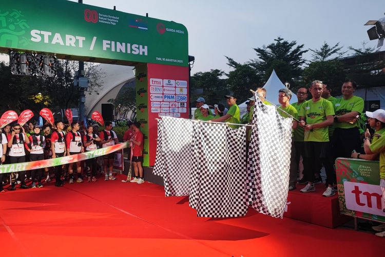 Sekitar 5.000 pelari mengikuti ajang Made In Indonesia Run 2025 di Taman Mini Indonesia Indah (TMII), Cipayung, Jakarta Timur, pada Minggu (10/8/2025).